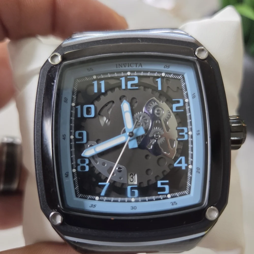 Invicta Smartwatch with Black and Blue Design